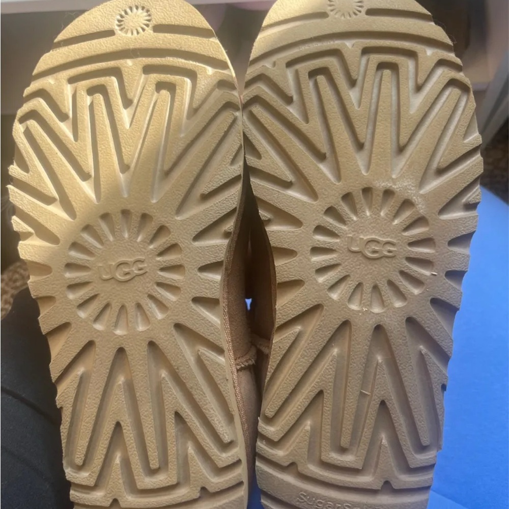 UGG Mini II Tan Boots - Picture 6 of 6